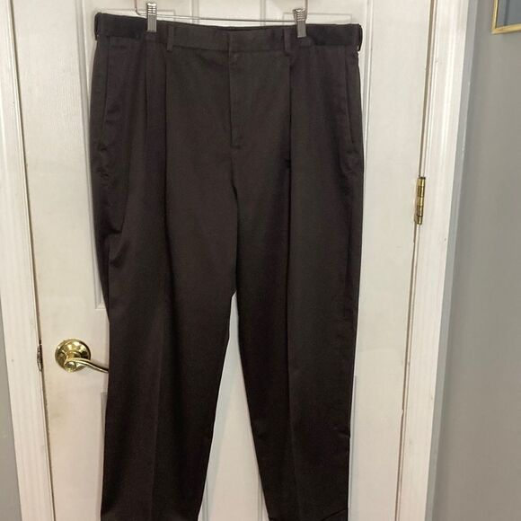 Haggar Other - Haggar Men’s brown dress pants, size 38x29